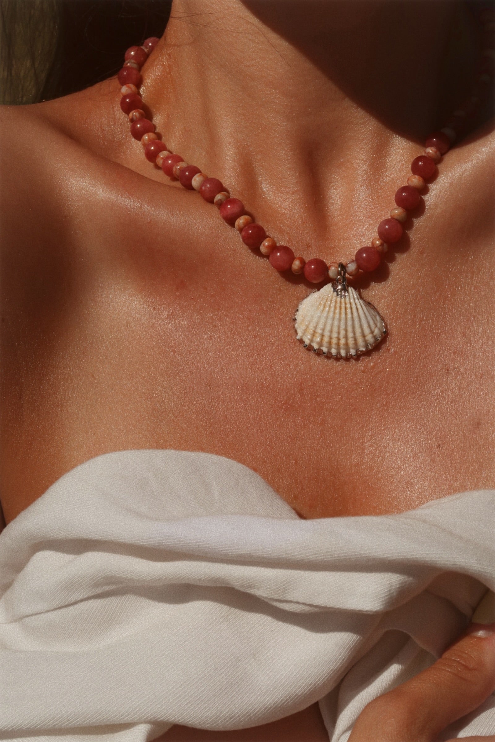 Shell pendant red mix